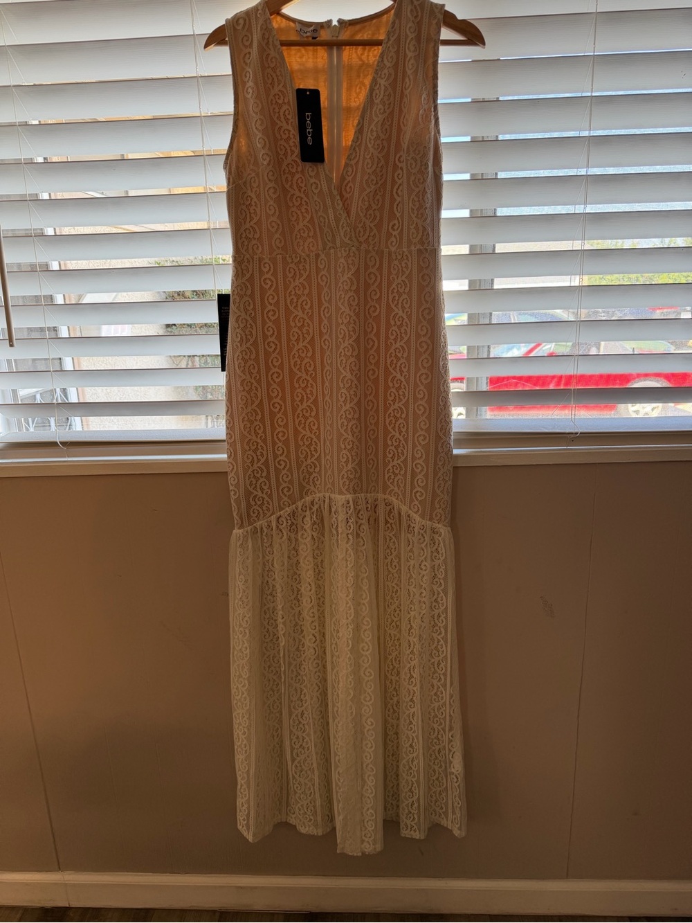 Bebe White Nude Hi-Low Lace Maxi Dress Sleeveless V-Neck 100891-W/N Medium NWT